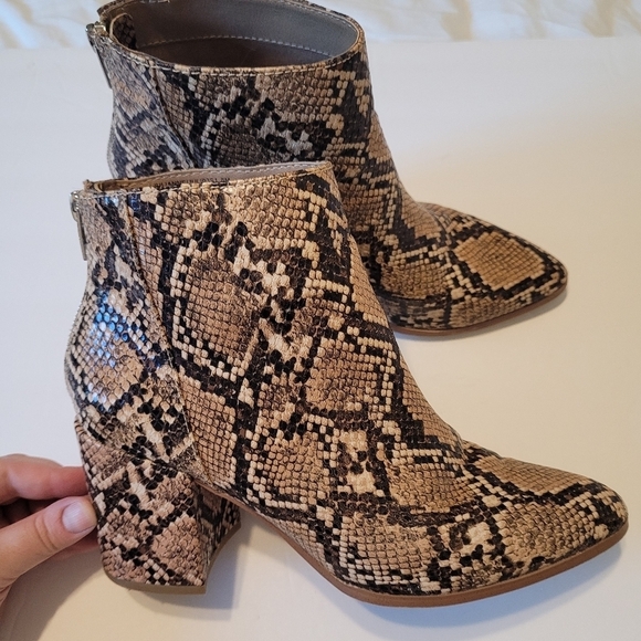 Steve Madden Julianne snake skin patern faux leather booties size 8M - Picture 5 of 8